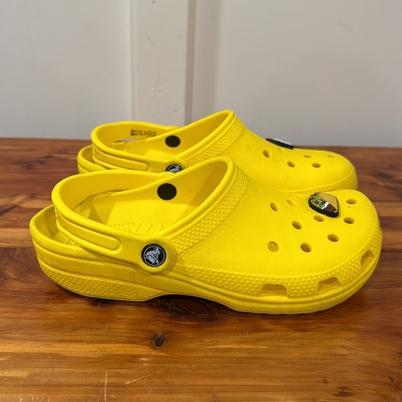 Crocs Classic Bright Yellow Clogs I Love Tacos Jibbitz - Picture 2 of 9